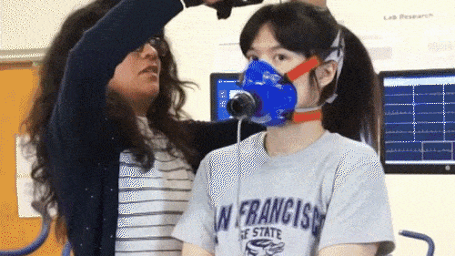VRを使って運動する人