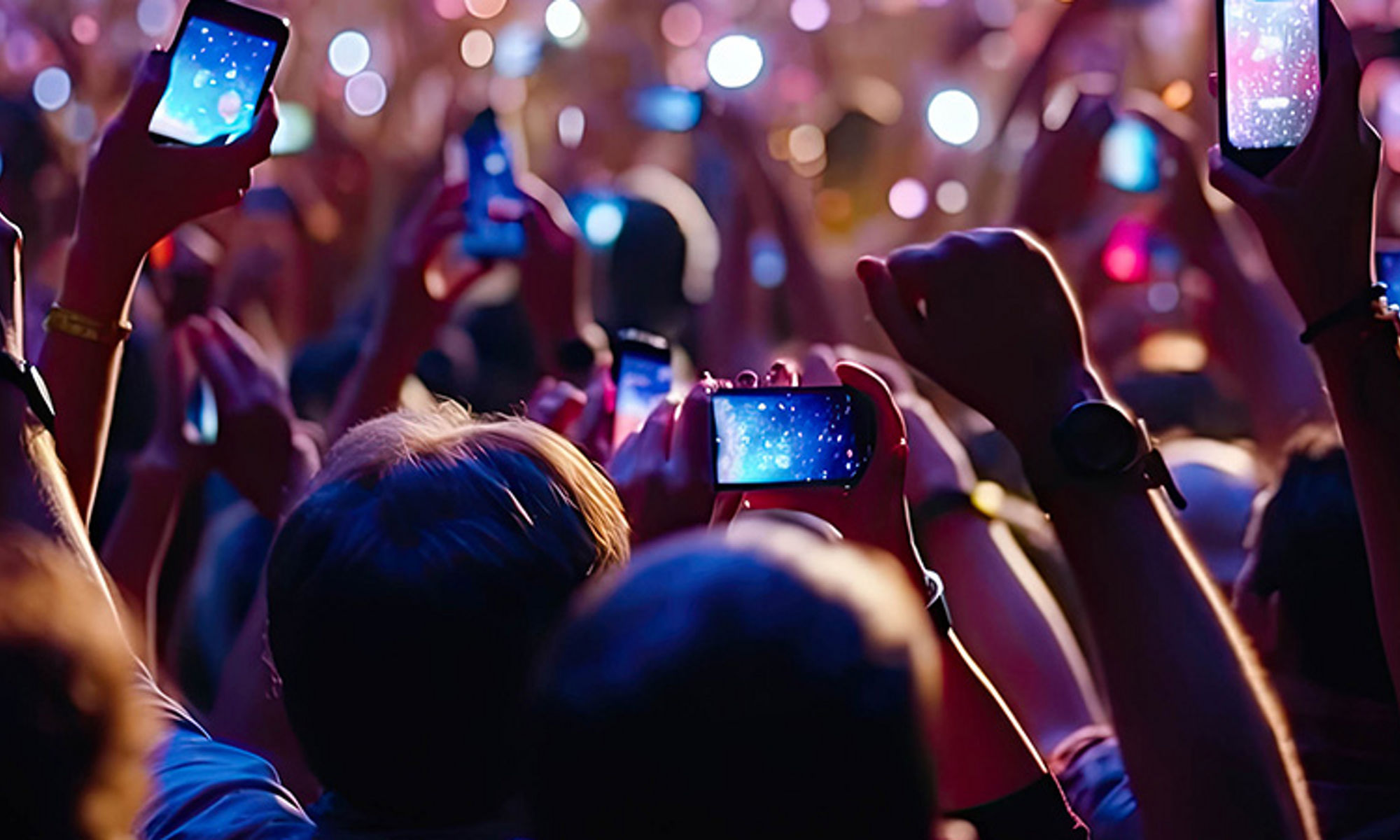 音樂會或晚會現場氣氛活躍，熱情的觀眾高舉手機，拍攝和記錄精彩的演出。插圖由生成式 AI 製作