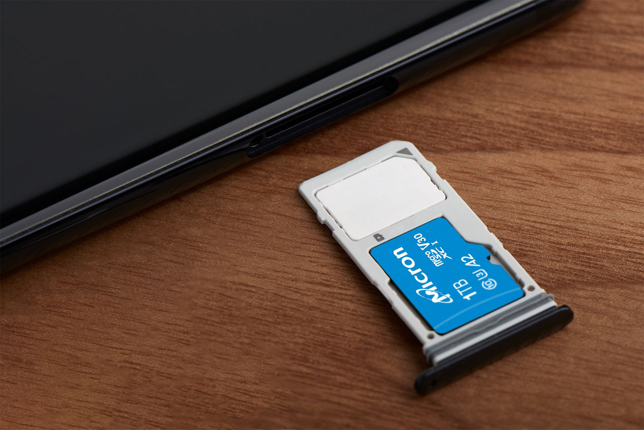 1TB microSDカード（トレイ）
