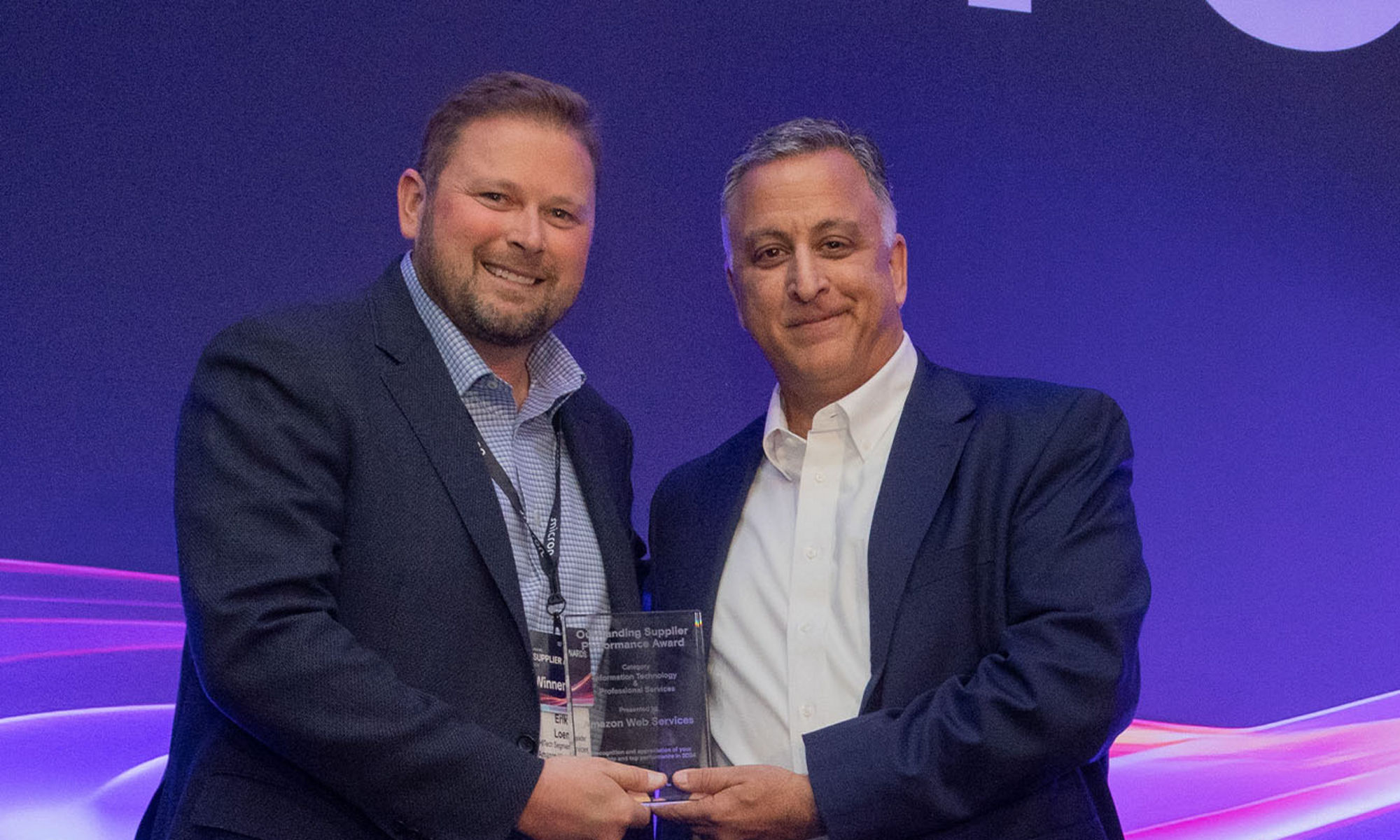 Anand Bahl presenting the award to Erik Loen