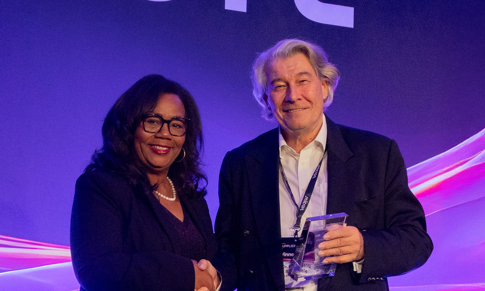 Fran dillard presenting the award to Dr Wolfgang buechele 